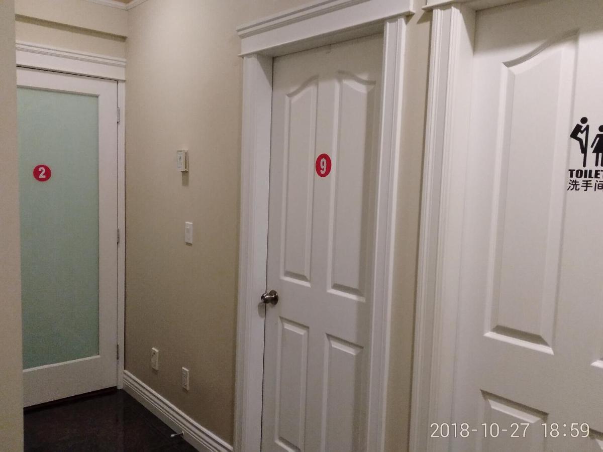 Three Kittens Guesthouse バーナビー エクステリア 写真